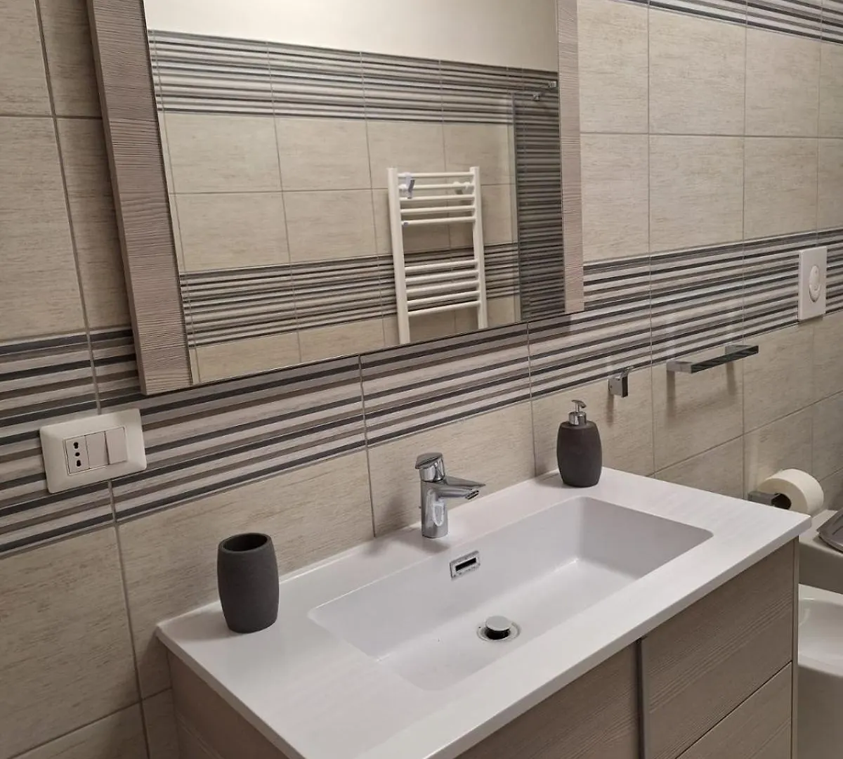 Desy Apartment Syracuse